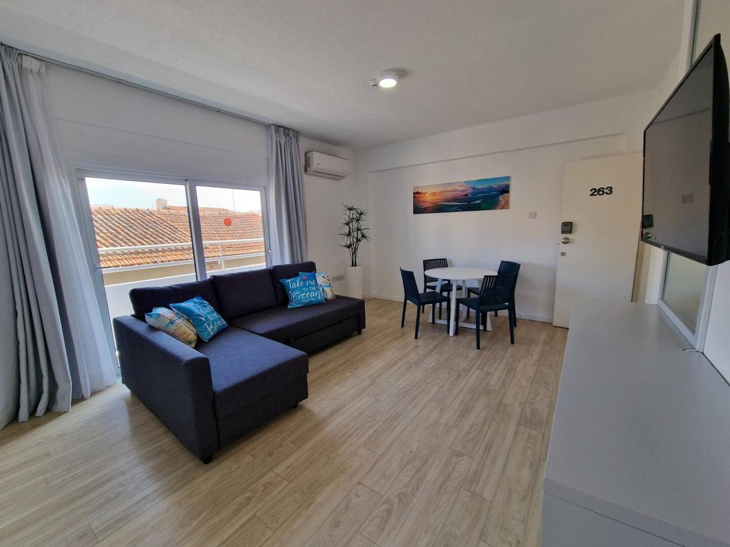 Kitieos Central Apts 100M From Finikoudes Beach 라르나카 외부 사진
