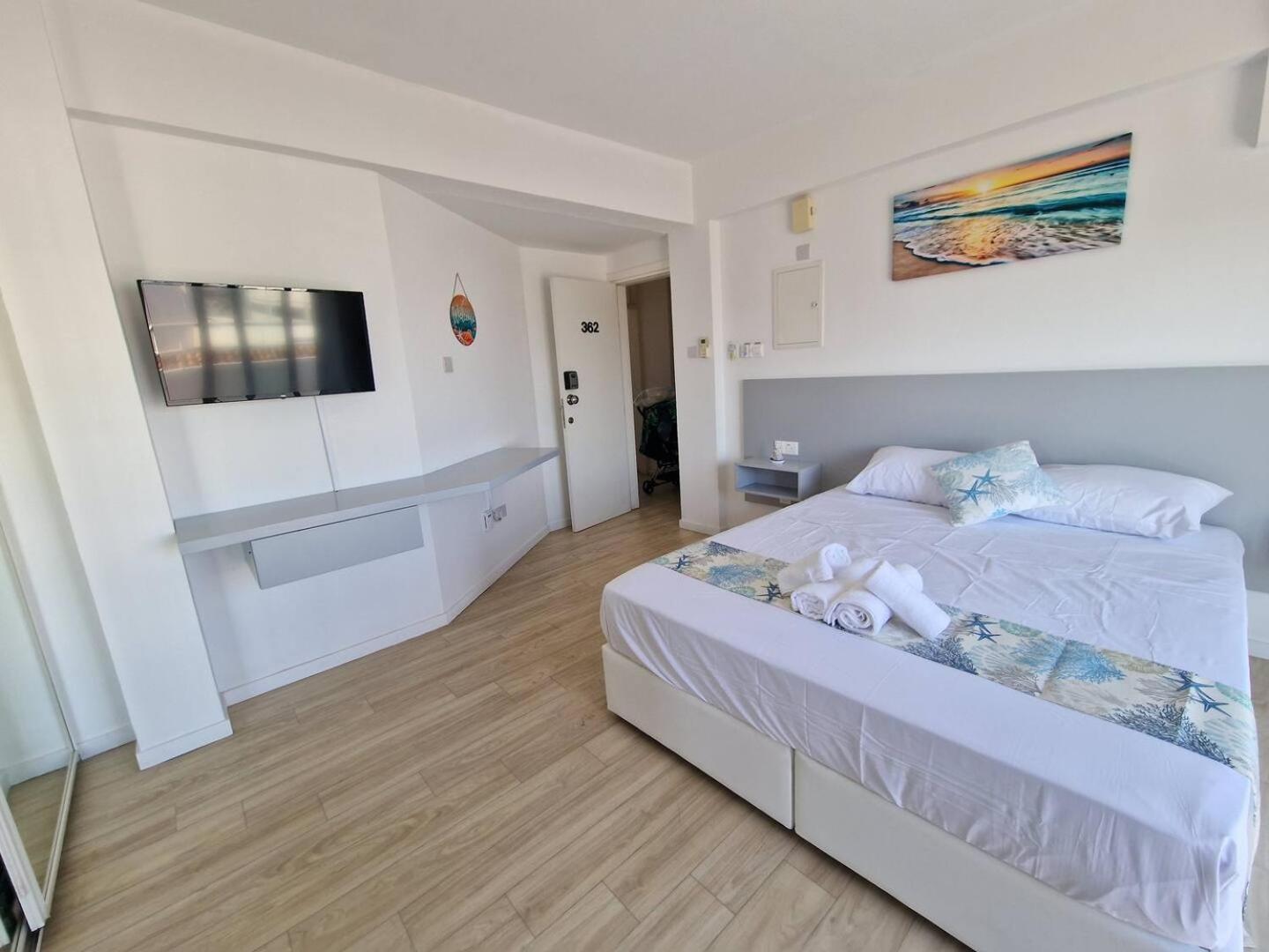 Kitieos Central Apts 100M From Finikoudes Beach 라르나카 외부 사진
