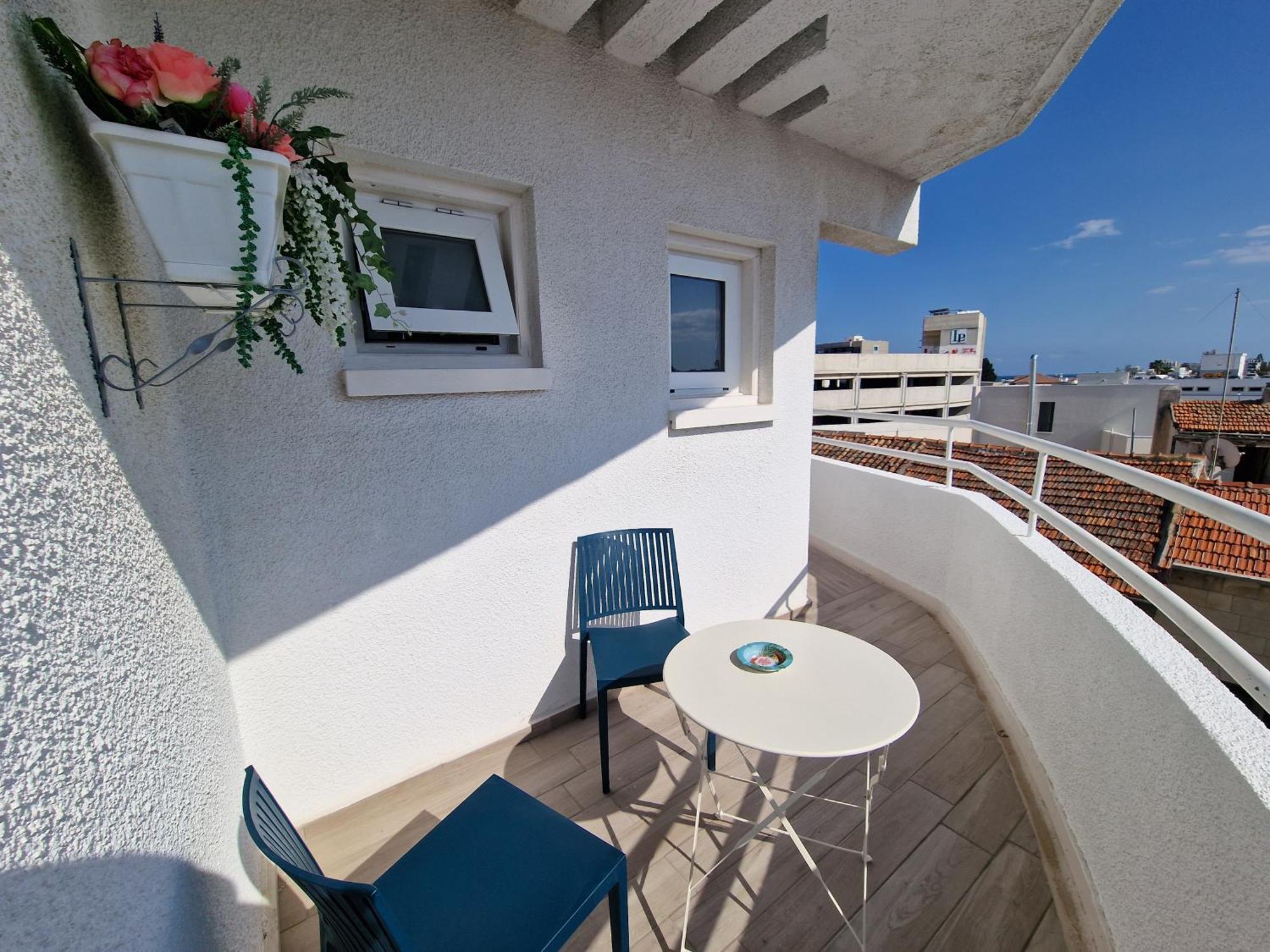 Kitieos Central Apts 100M From Finikoudes Beach 라르나카 외부 사진